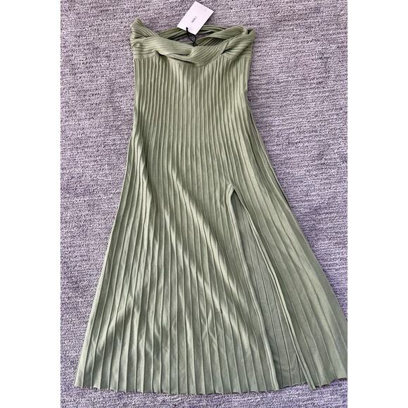 Sovere Midi Skirt Inertia Knit fabric -front slit -Green Tea, size NWT $149 - Picture 3 of 7